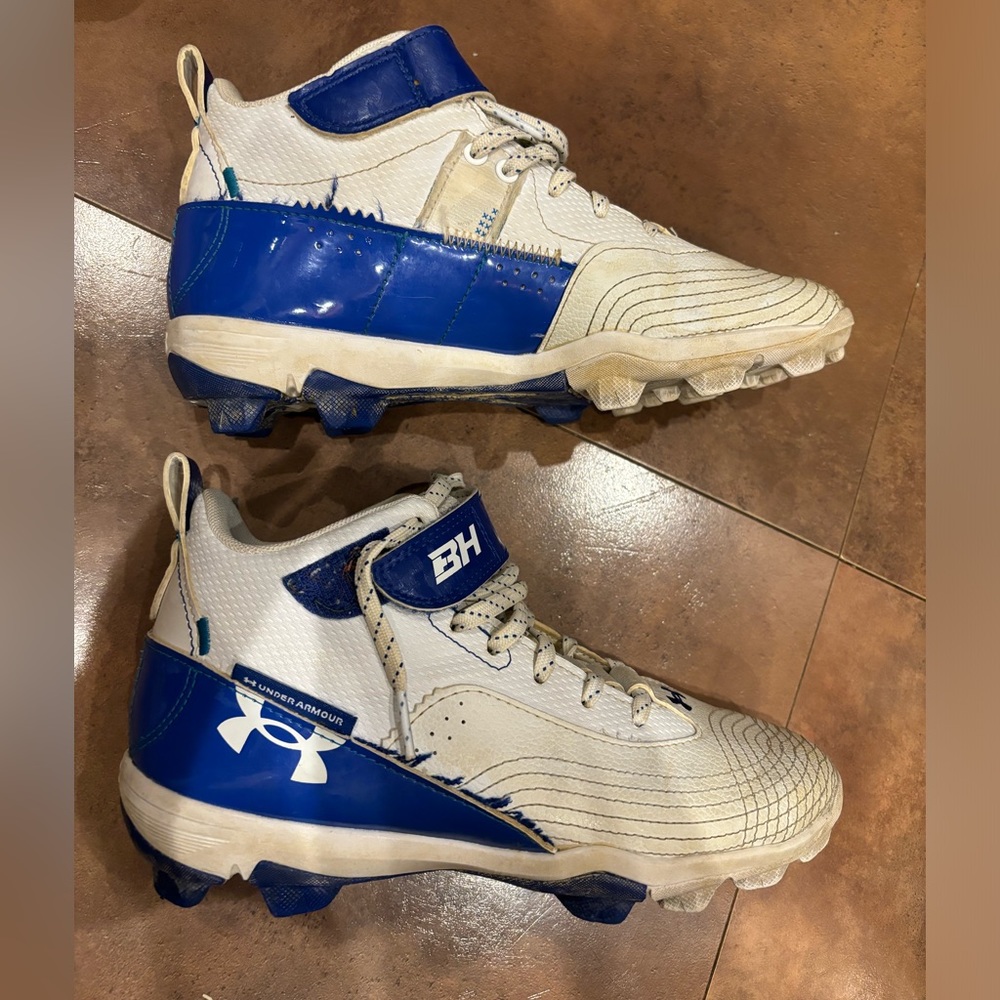Under Armour Kids' Harper 7 Mid RM Baseball Cleats